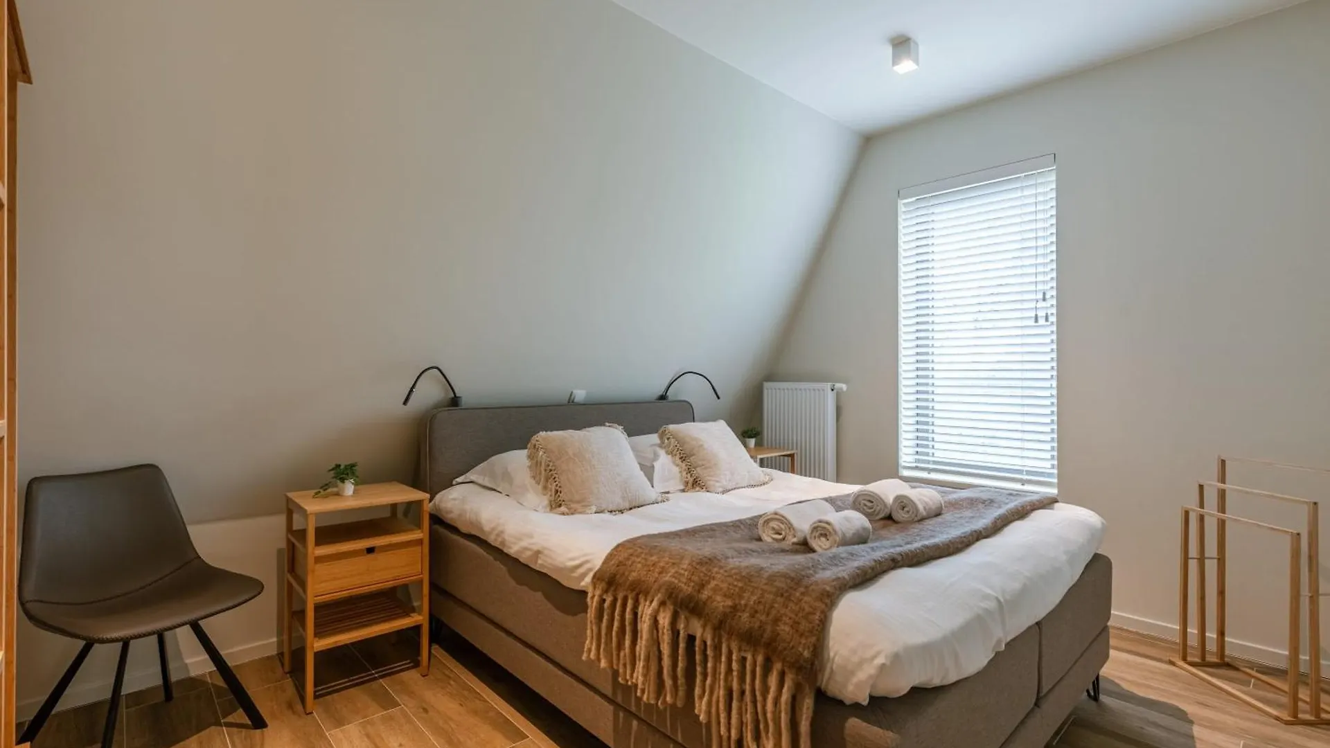 Huswell - Spacious Top-Floor Apartment With Private Parking Middelkerke
