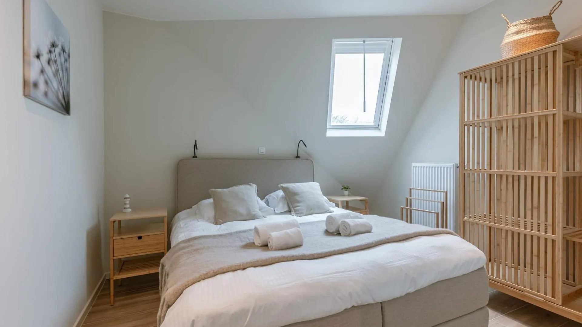 Huswell - Spacious Top-Floor Apartment With Private Parking Middelkerke