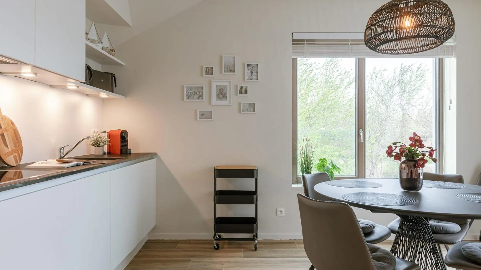 Huswell - Spacious Top-Floor Apartment With Private Parking Middelkerke Belgium