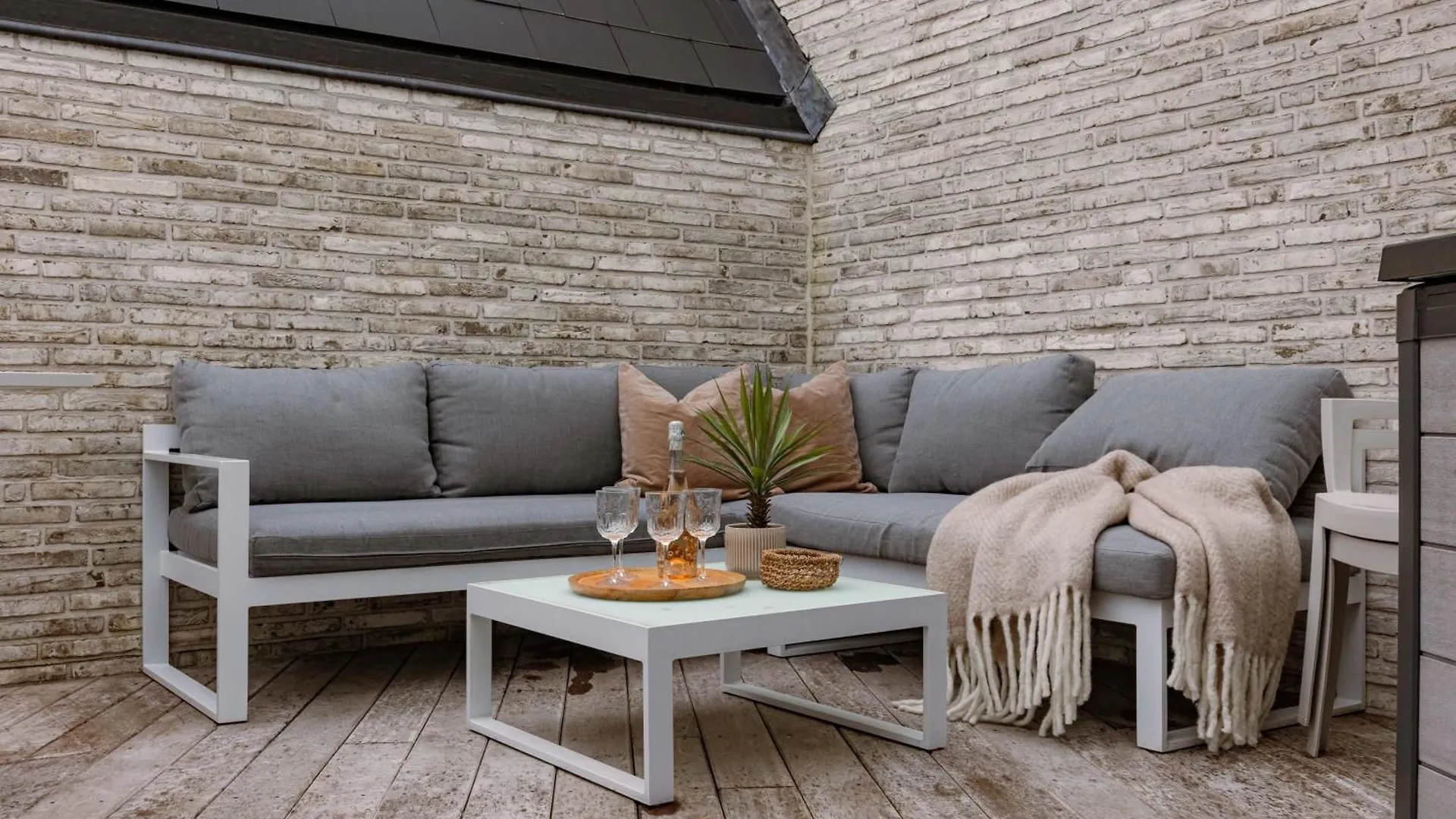 Huswell - Spacious Top-Floor Apartment With Private Parking Middelkerke